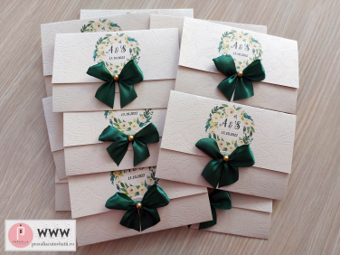 Invitatie verde smarald cu flori ivory