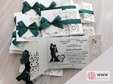 Invitatie sidefata cu margini perforate (verde)